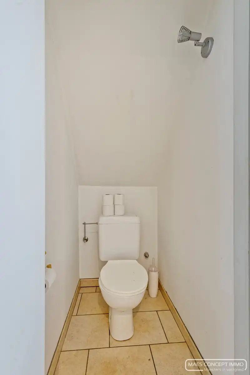 Te koop handelspand met appartement boven in centrum Desselgem foto 20