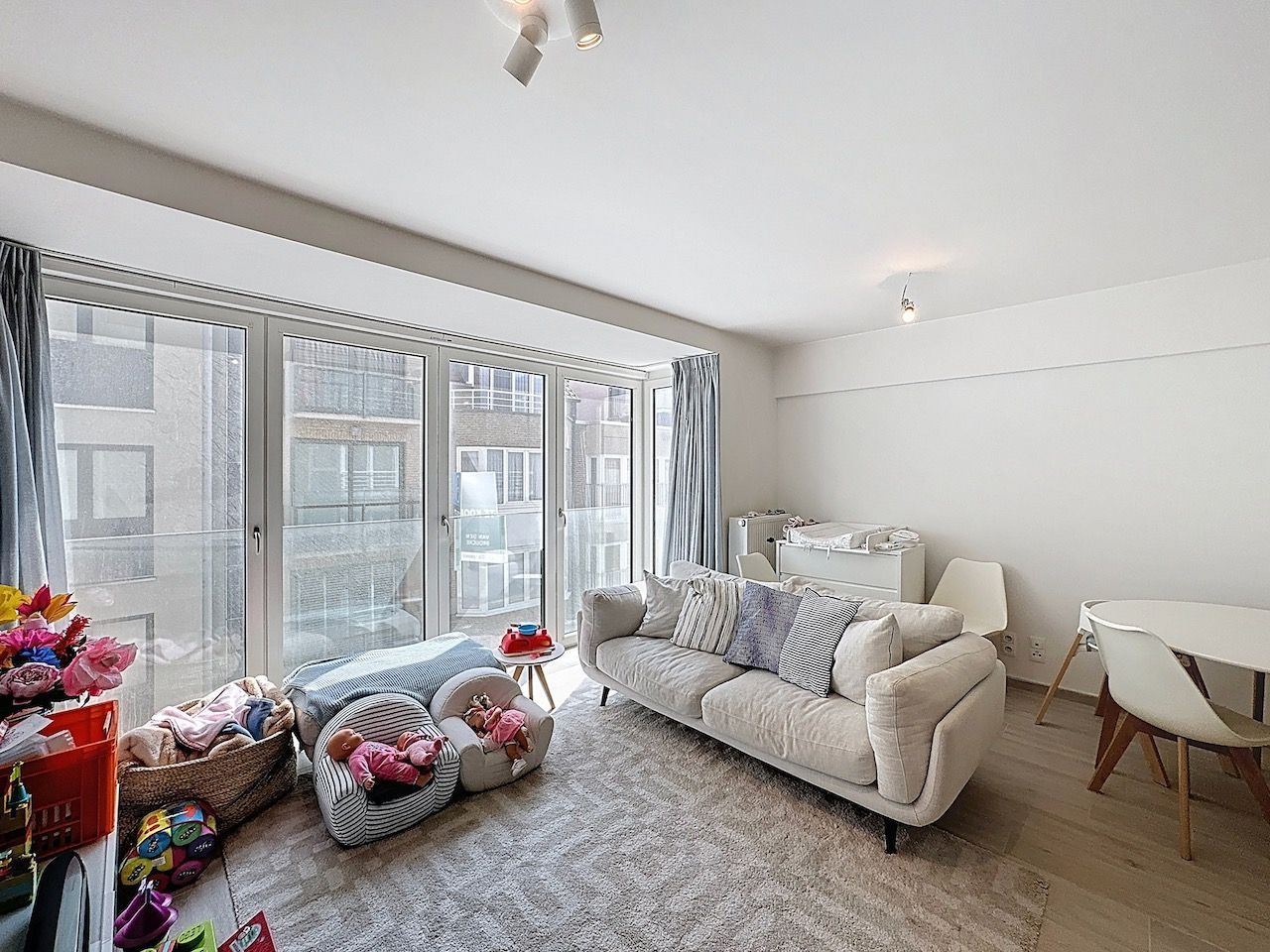 Quasi nieuwbouwappartement (A-Label) met zijdelings zeezicht te Duinbergen foto 4
