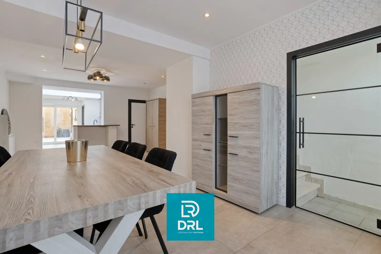 Instapklare rijwoning met slaapkamers, ingerichte zolder en optionele recreatiegrond foto 2