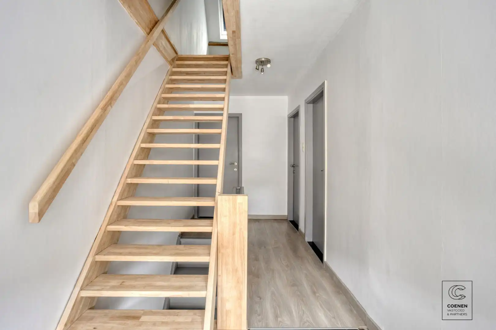 Zeer ruime en instapklare woning van 181 m², 4 slpk's en zeer leuke, zonnige tuin met prachtig uitzicht! foto 14