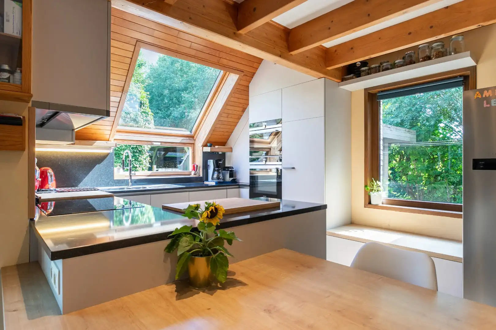 Ruime woning gelegen in een groene omgeving foto 12