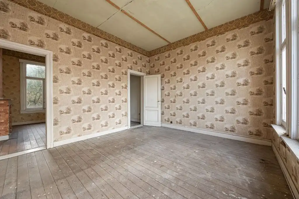 Verrassend ruime te renoveren woning met zonnige tuin foto 14