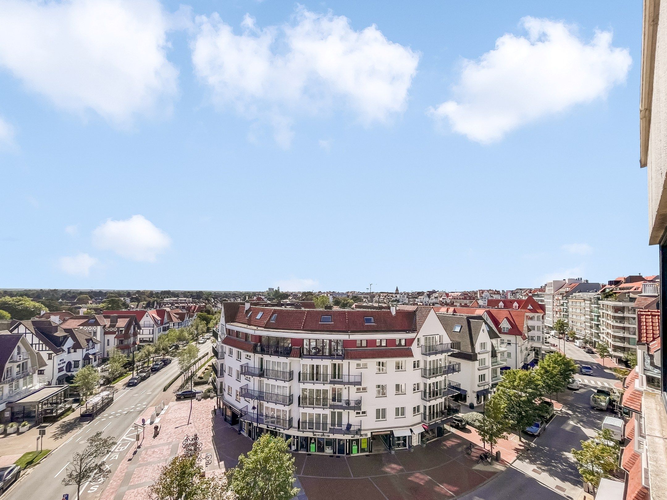 Zonnig gemeubeld appartement met open zicht, gelegen aan het Albertplein (Zoute) op enkele passen van de Zeedijk.  foto 10