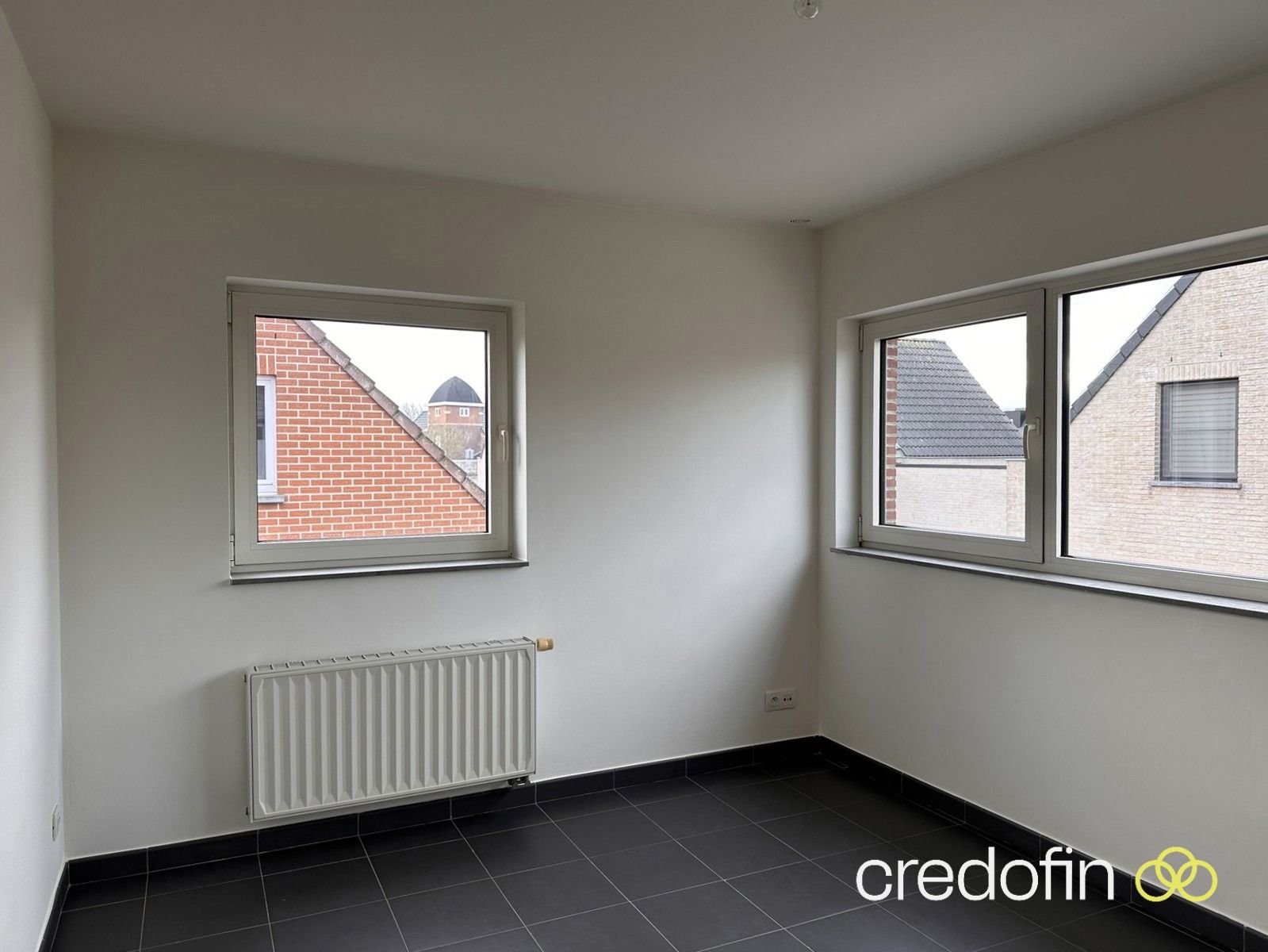 Goed gelegen woning met 3 slk, bureau en garage foto 9