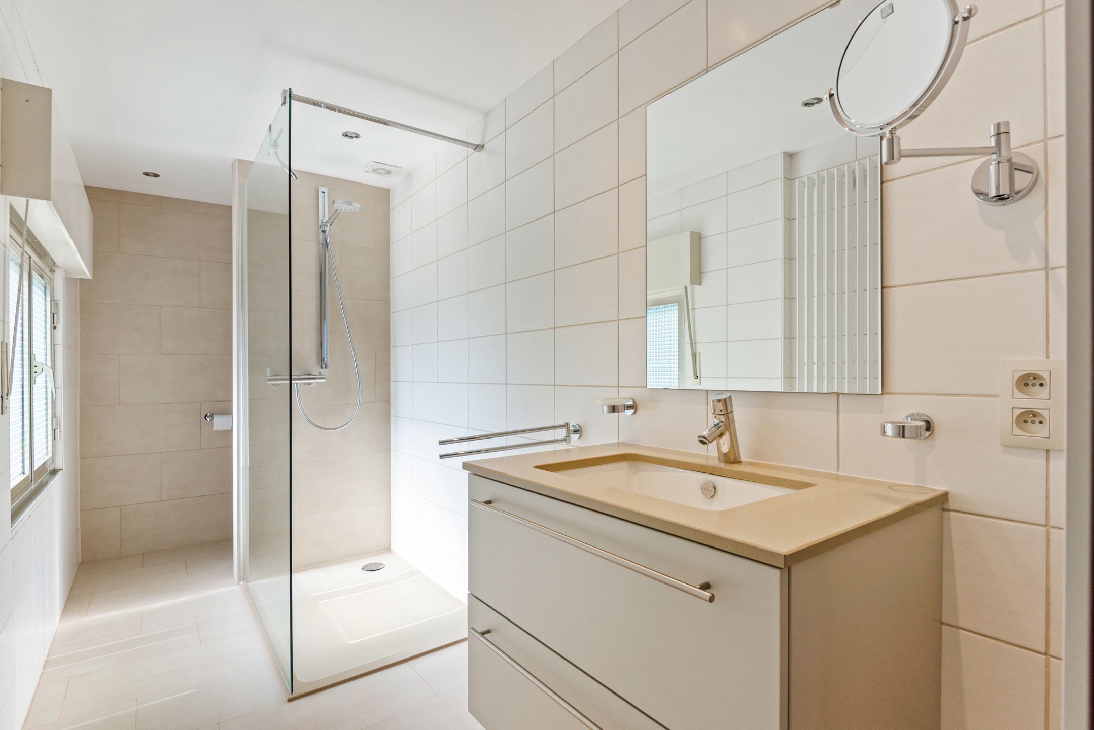 Mooie woning met appartement op toplocatie - mooie tuin foto 15