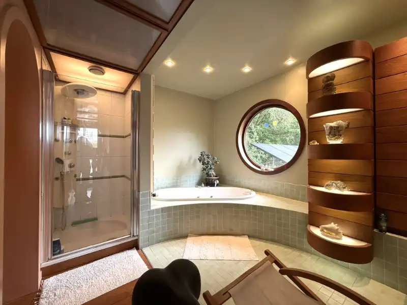 Ruime woning met kantoor en prachtige tuin op toplocatie foto 15