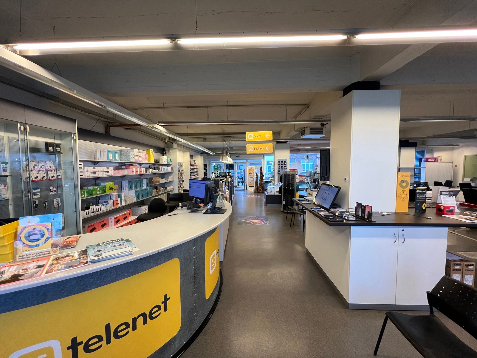 Commercieel pand / showroom op TOP-locatie te 1500 Halle. foto 6