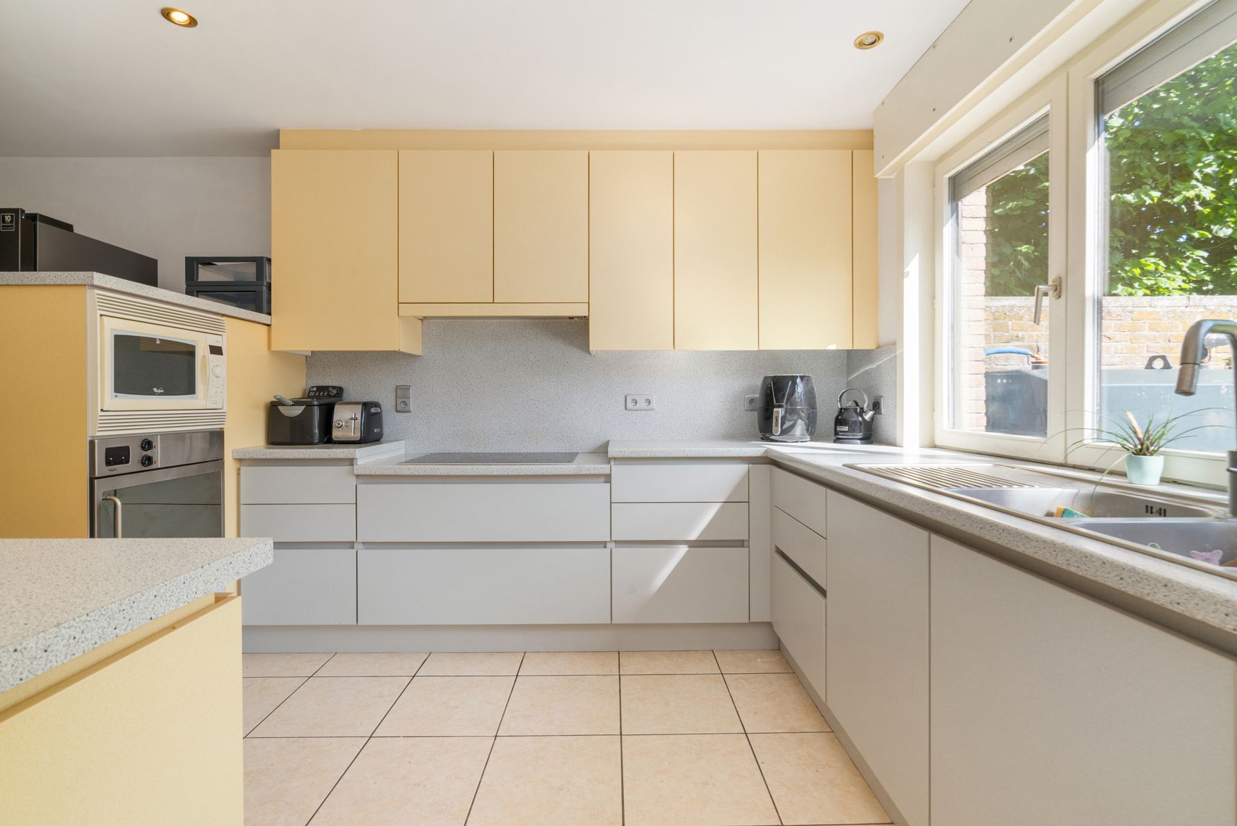 Gezinswoning met 3 slpk, grote tuin, garage en staanplaatsen foto 10