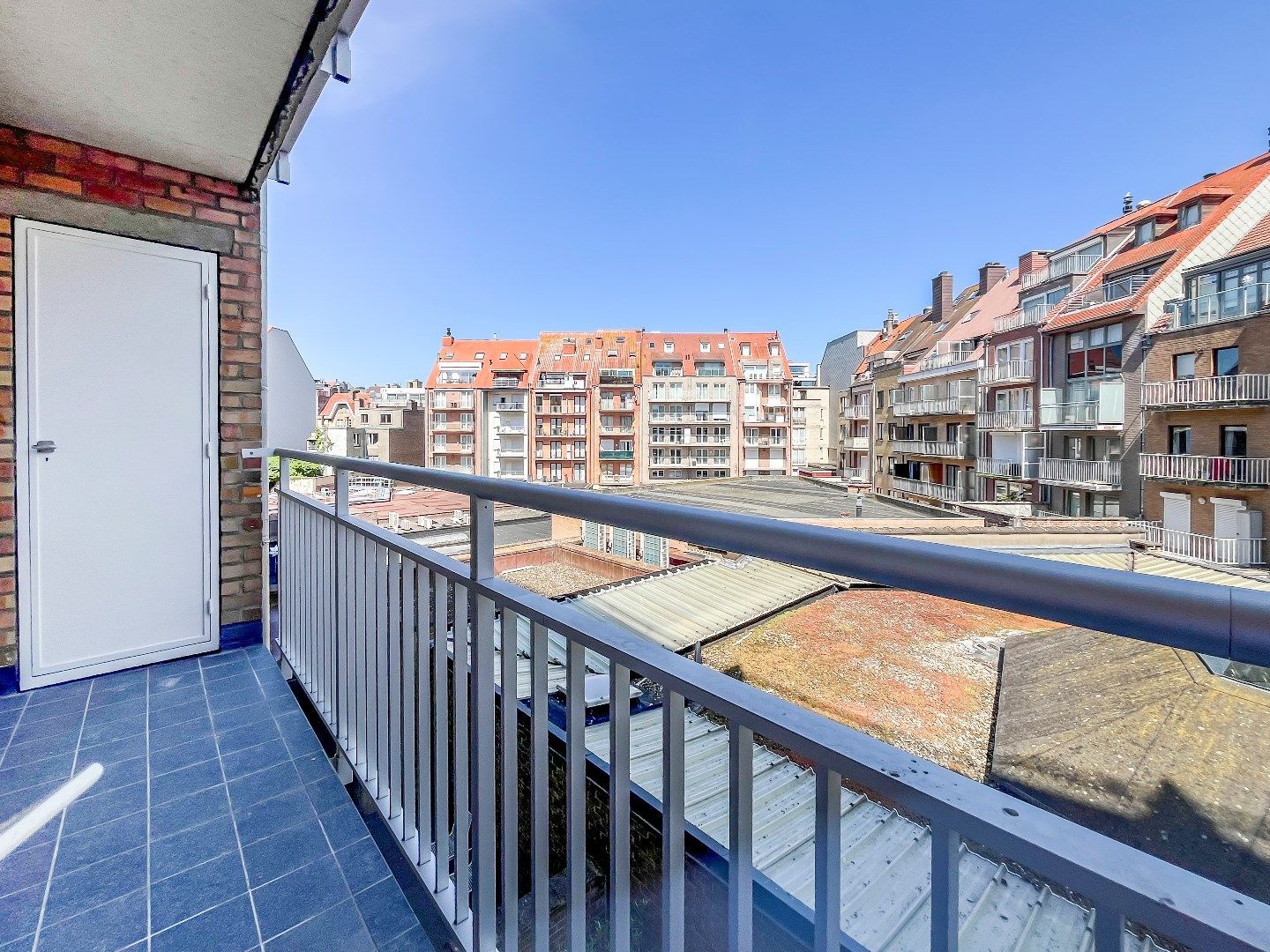 Aangenaam en zonnig  2 slaapkamer appartement in de Lippenslaan, nabij het Van Bunnenplein en de zeedijk.  foto 10