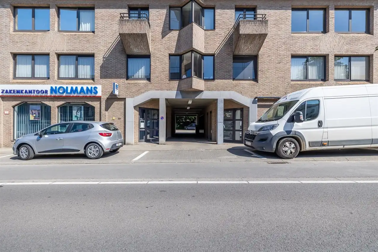 Appartement met twee slaapkamer en terras nabij centrum foto 19