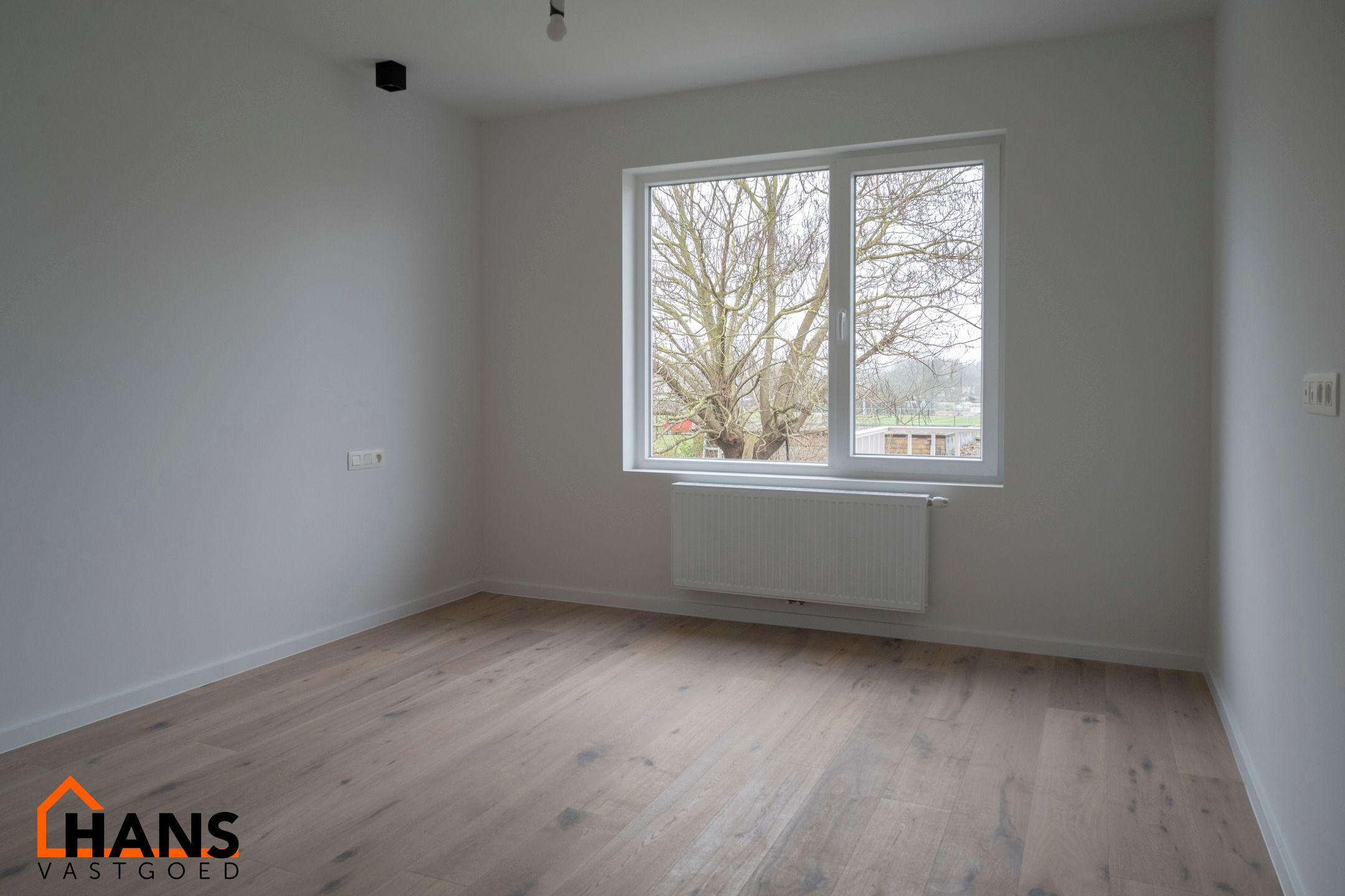 Gerenoveerd appartement met 2 slaapkamers foto 4