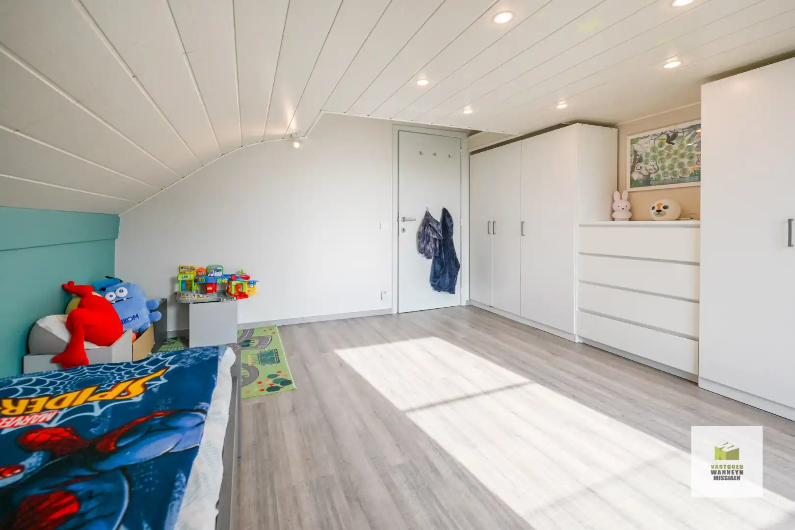 Perfect instapklare woning met 4 slaapkamers en kantoor/praktijkruimte met aparte ingang (21 m²) foto 18