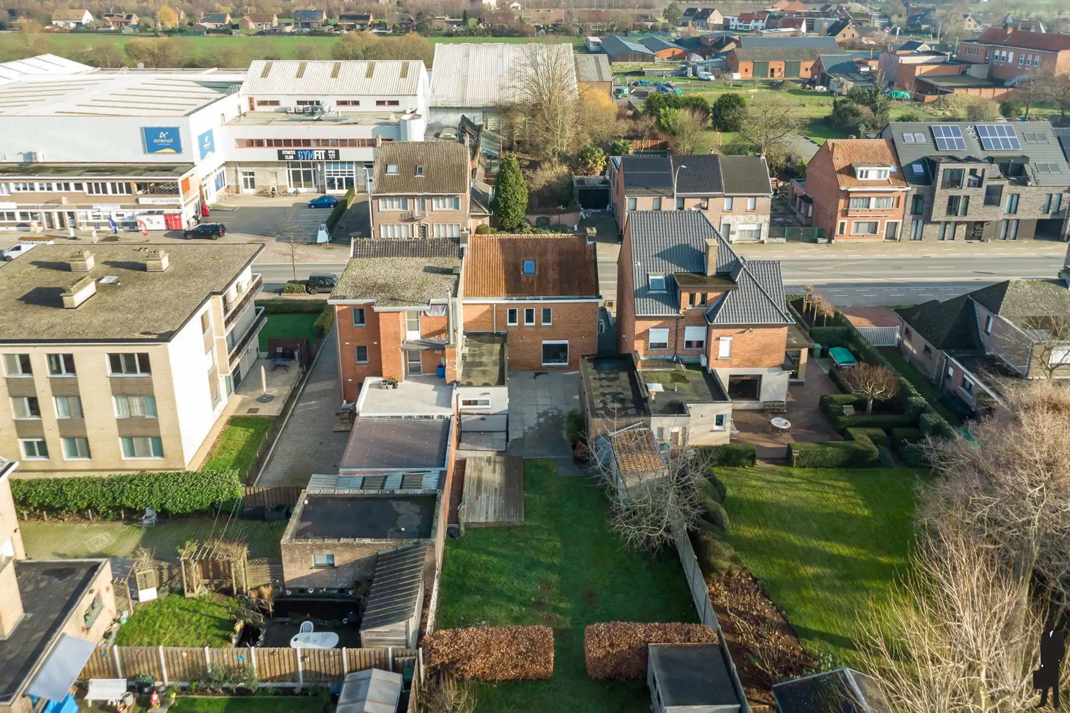 Instapklare, gerenoveerde gezinswoning met ruime tuin foto 3