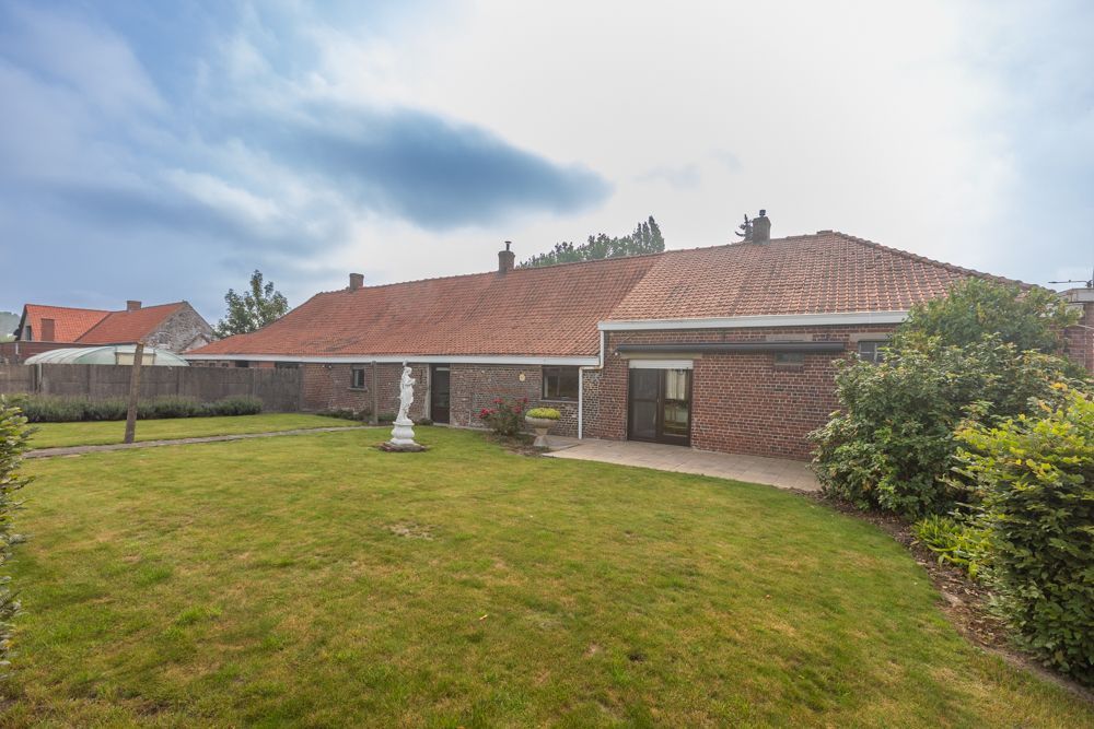 Hoeve met stallen op 3780 m² aan de grens met Elsegem foto 8
