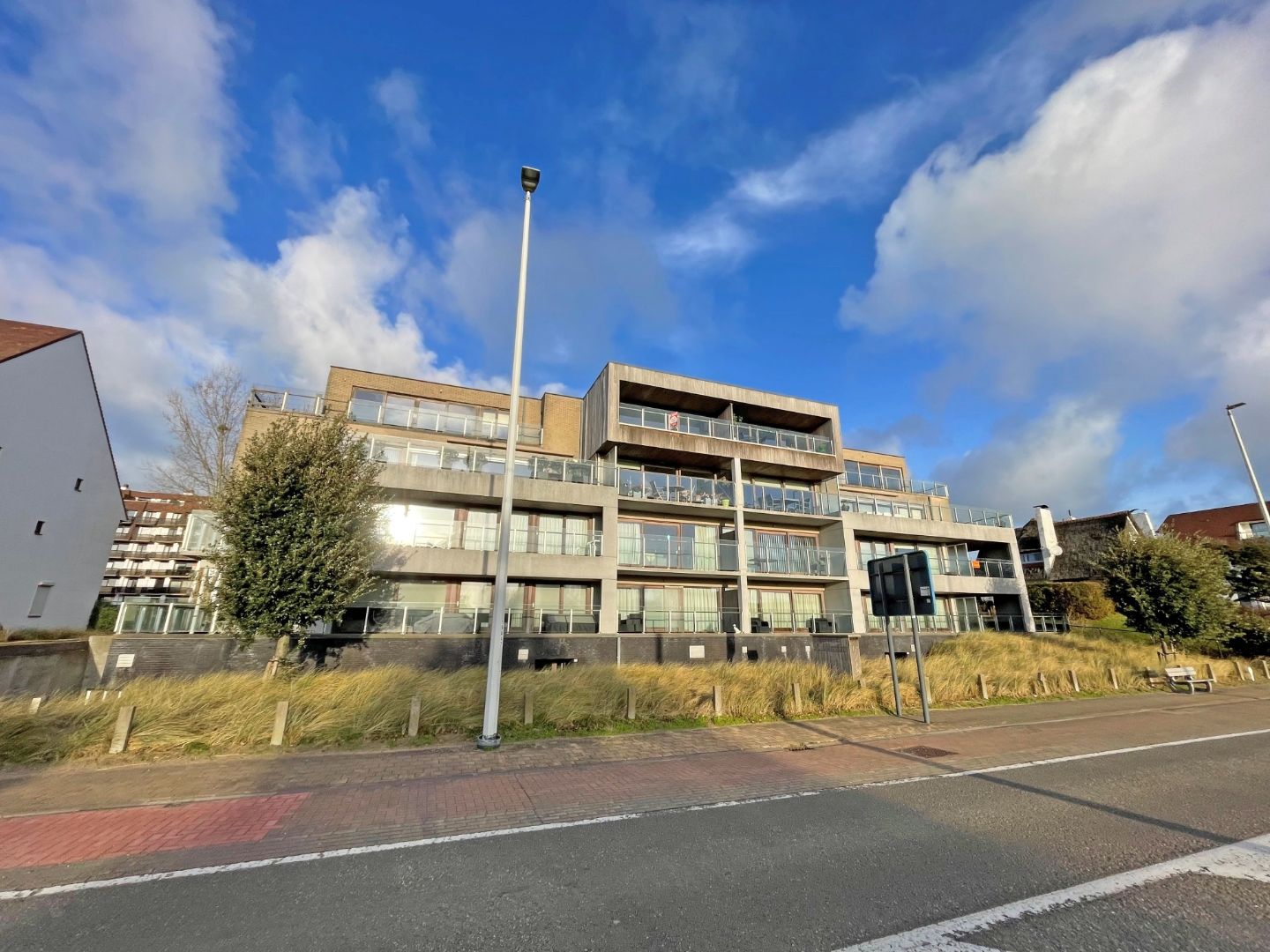 Zongericht appartement met ruime terrassen en twee garages. foto 10