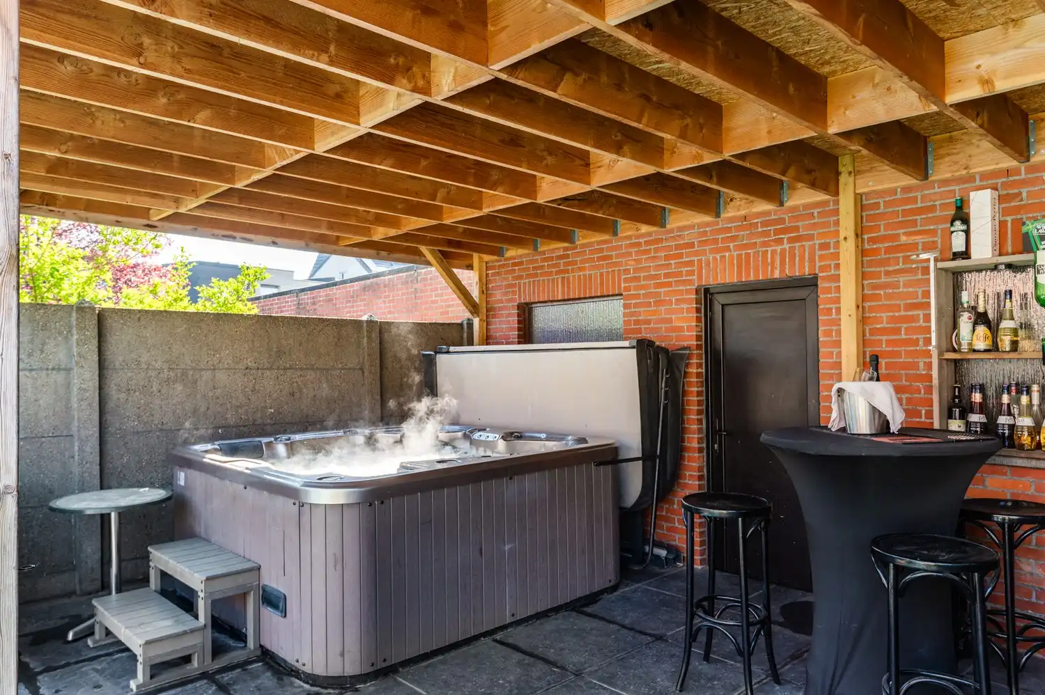 Tof gelijkvloers appartement met 2 slaapkamers, tuin en zwembad foto 20