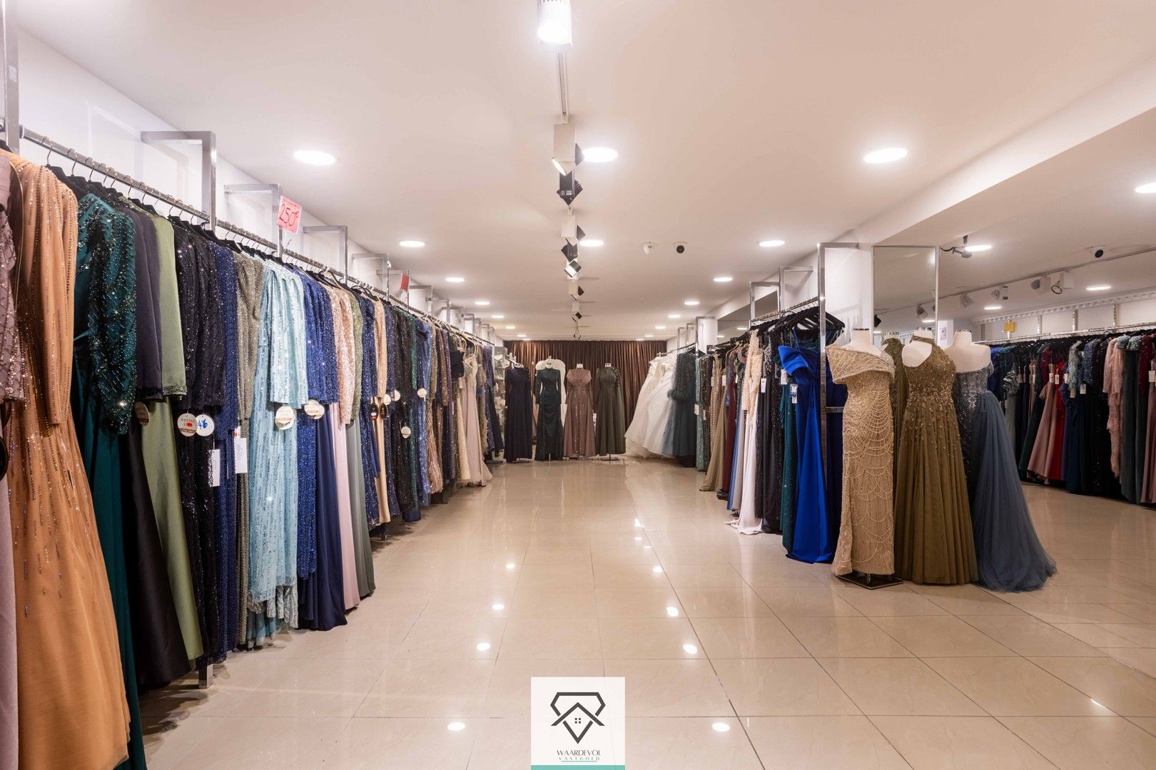 Ruim handelshuis te koop bestaande uit duplexappartement en dubbele handelsruimte foto 6