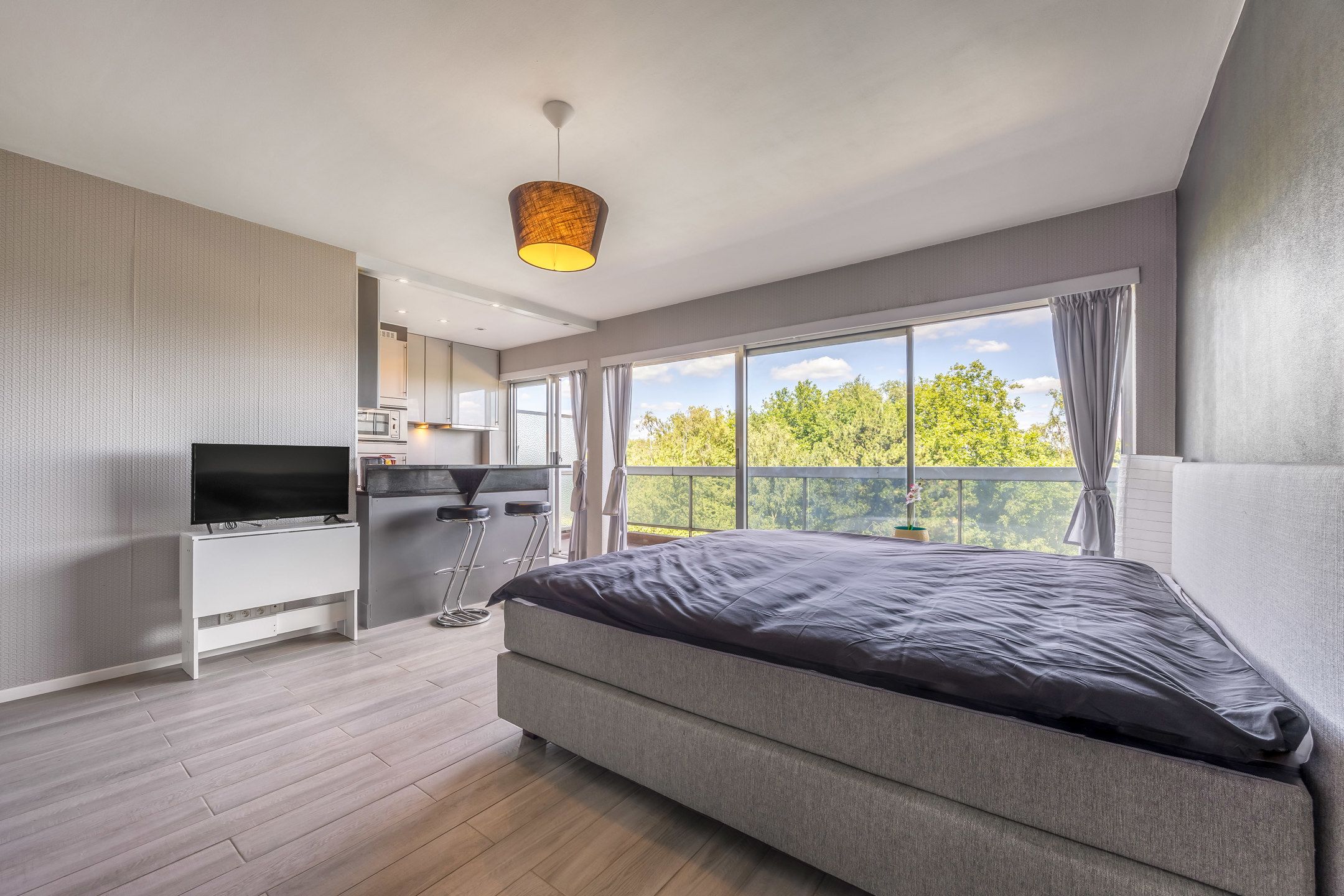Luxe bemeubelde Studio met Terras & Groenzicht nabij Leiebos foto {{pictureIndex}}