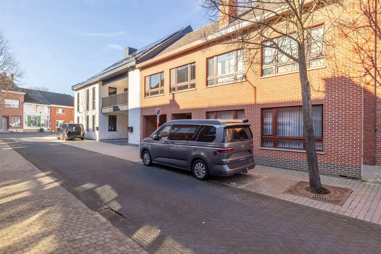 Gelijkvloers appartement met 2 slk en garage foto 27