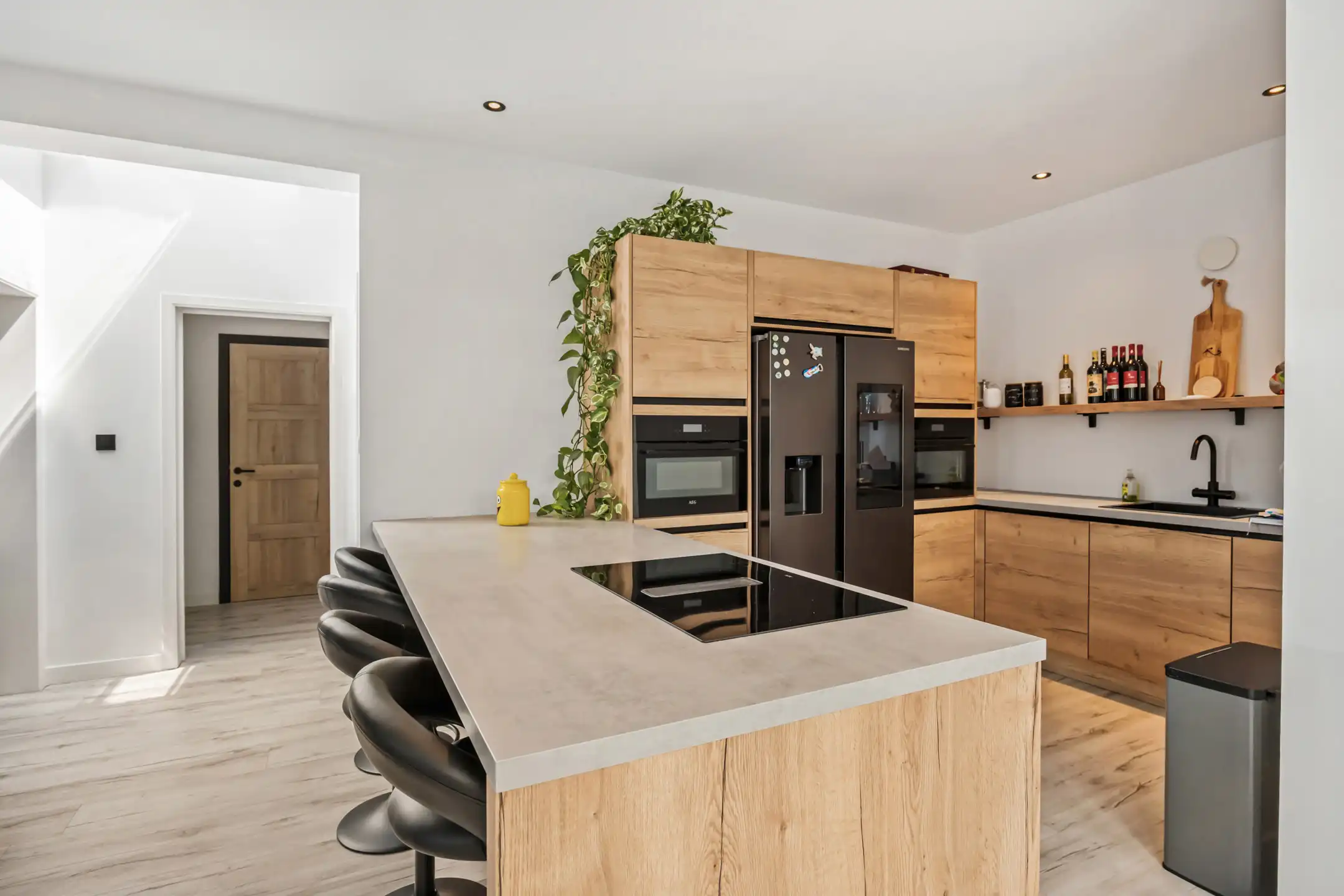 Gerenoveerde gezinswoning + werkplaats / garage foto 8
