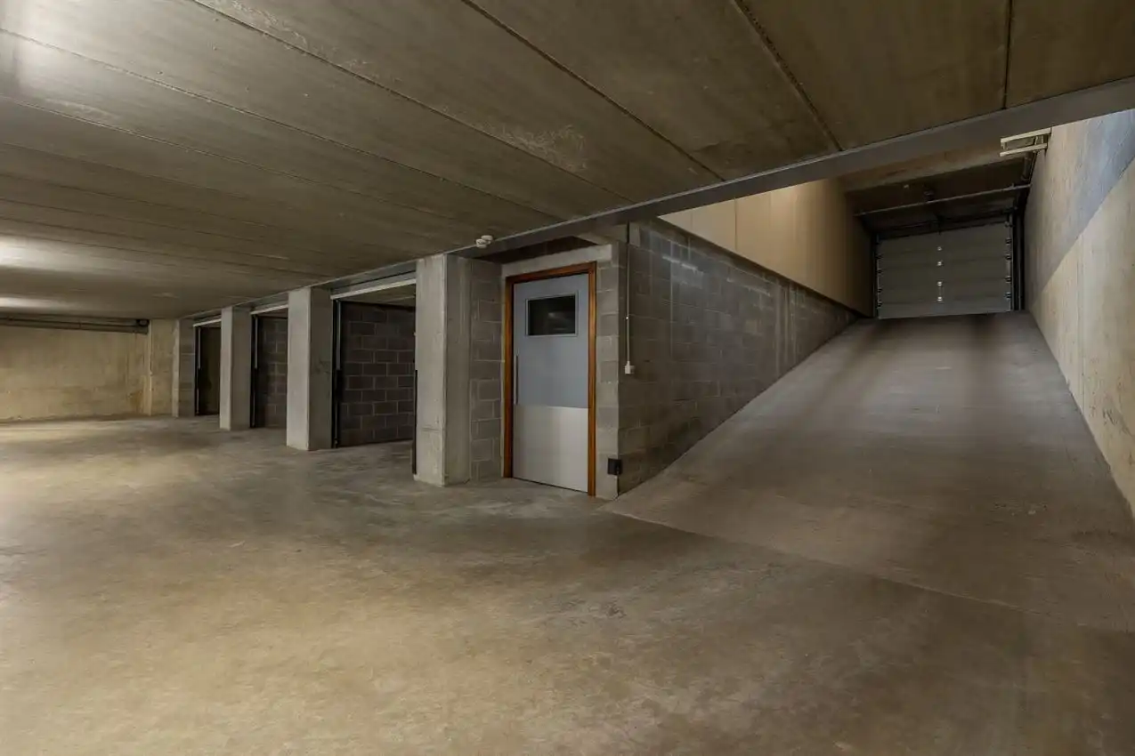 Appartement met 2 slpk., terras en ondergrondse autostaanplaats foto 24