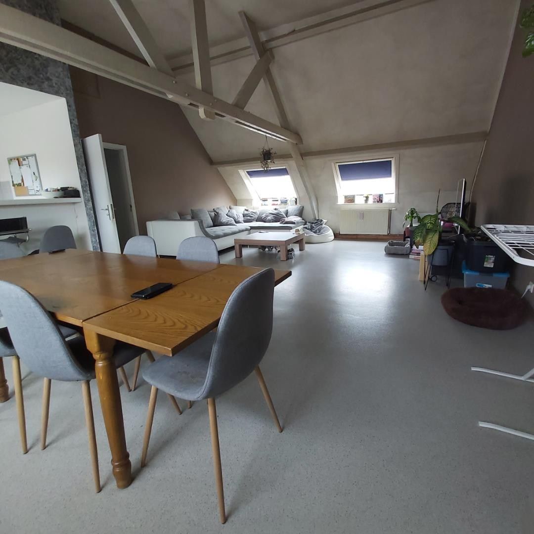 Gezellig dakappartement met 2 slaapkamers en staanplaats foto 5