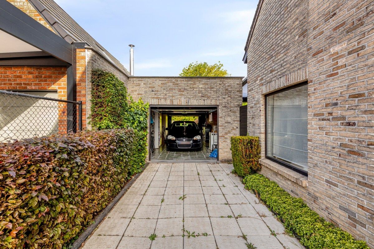 Halfopen bebouwing met prachtige tuin in Brakel foto 18