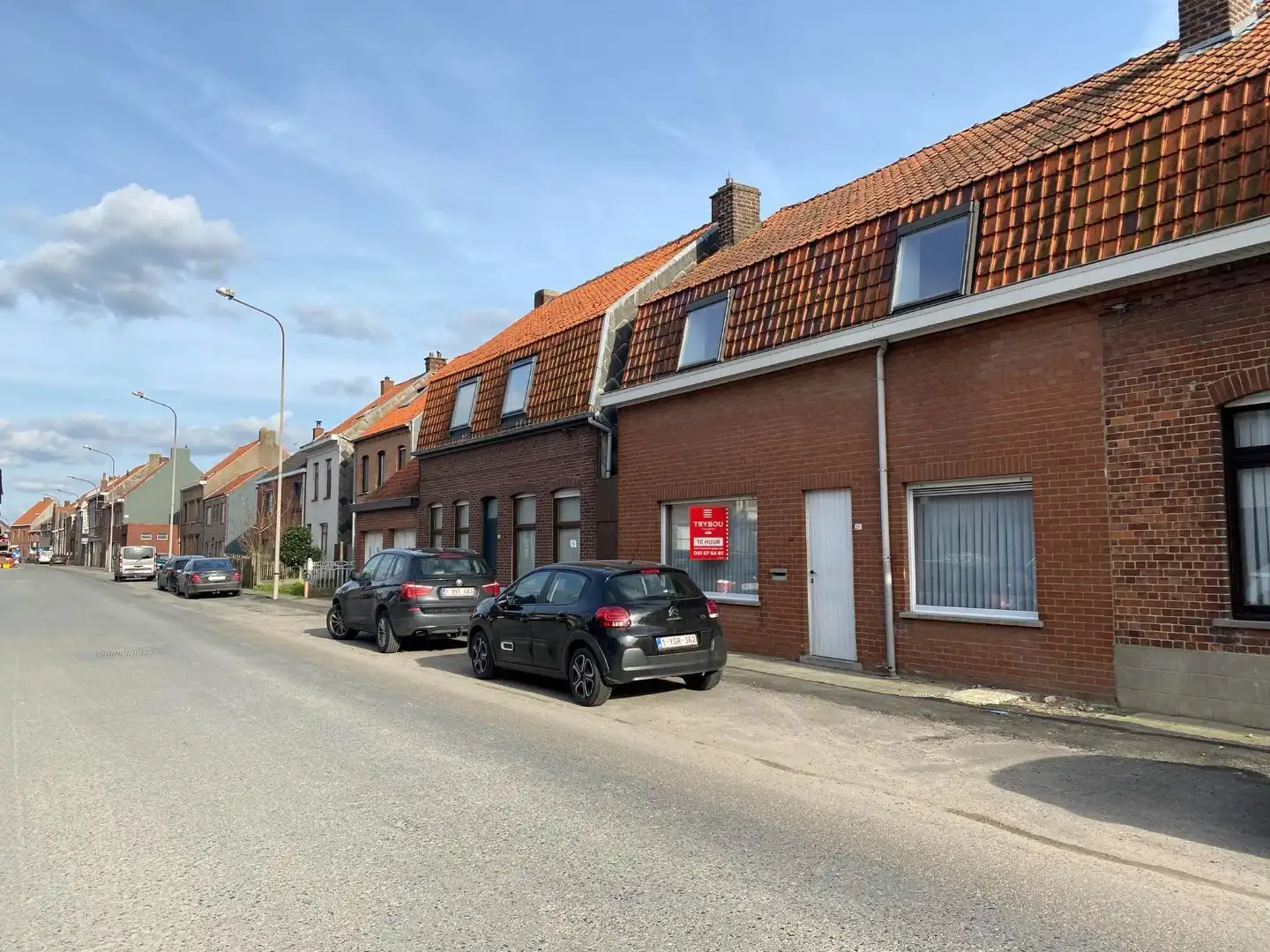 Centraal gelegen woning met 4 slaapkamers te Ieper foto {{pictureIndex}}