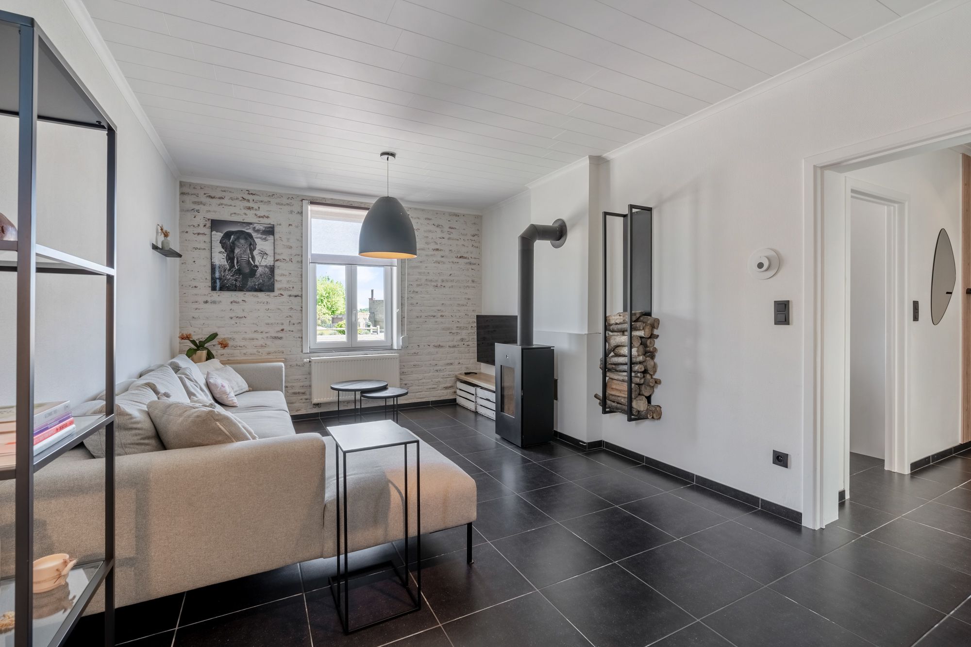 Compleet gerenoveerde en instapklare woning te Kortessem! foto 3