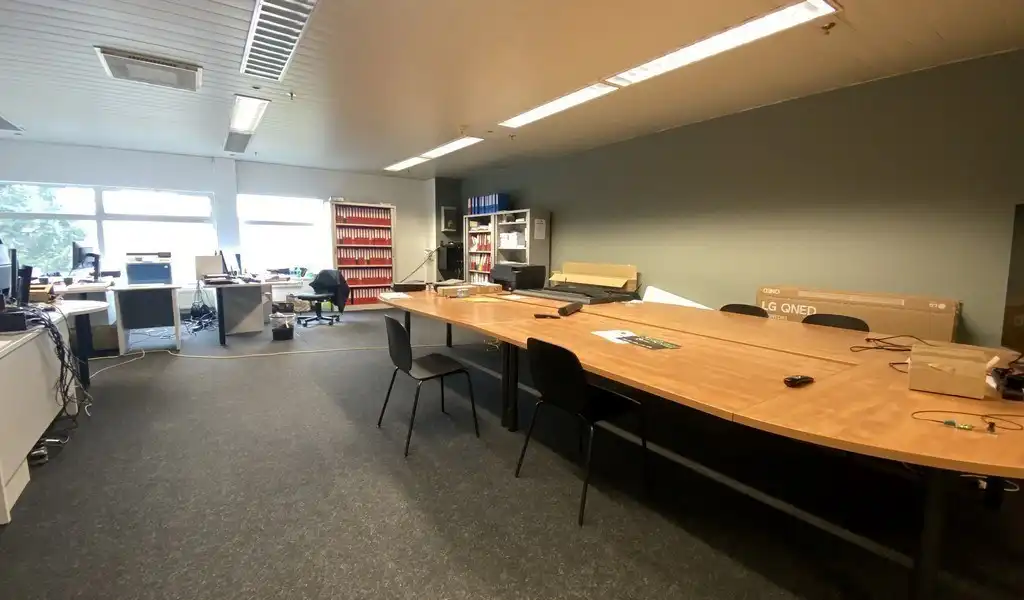 Magazijn met kantoren te huur op logistieke site te Bornem foto 6