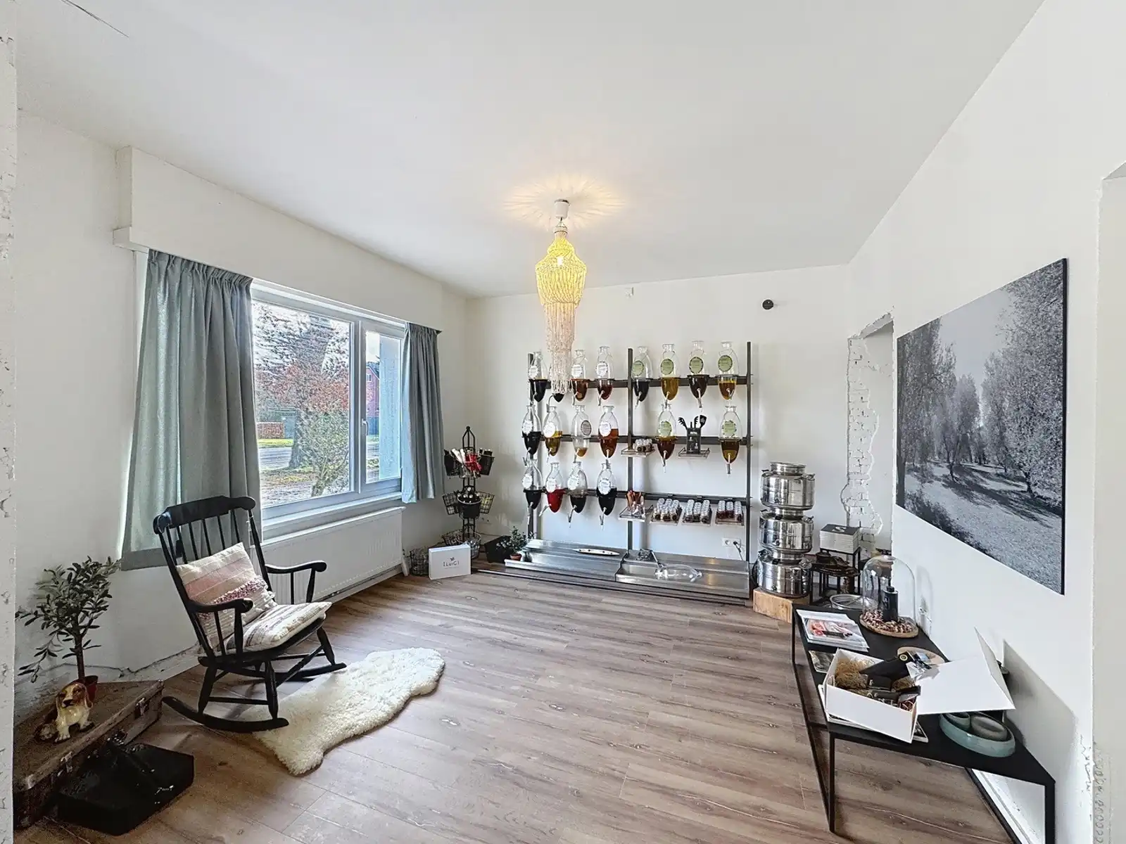 Handelspand met zonnige tuin + ruime garage + parkeerplaatsen foto {{pictureIndex}}