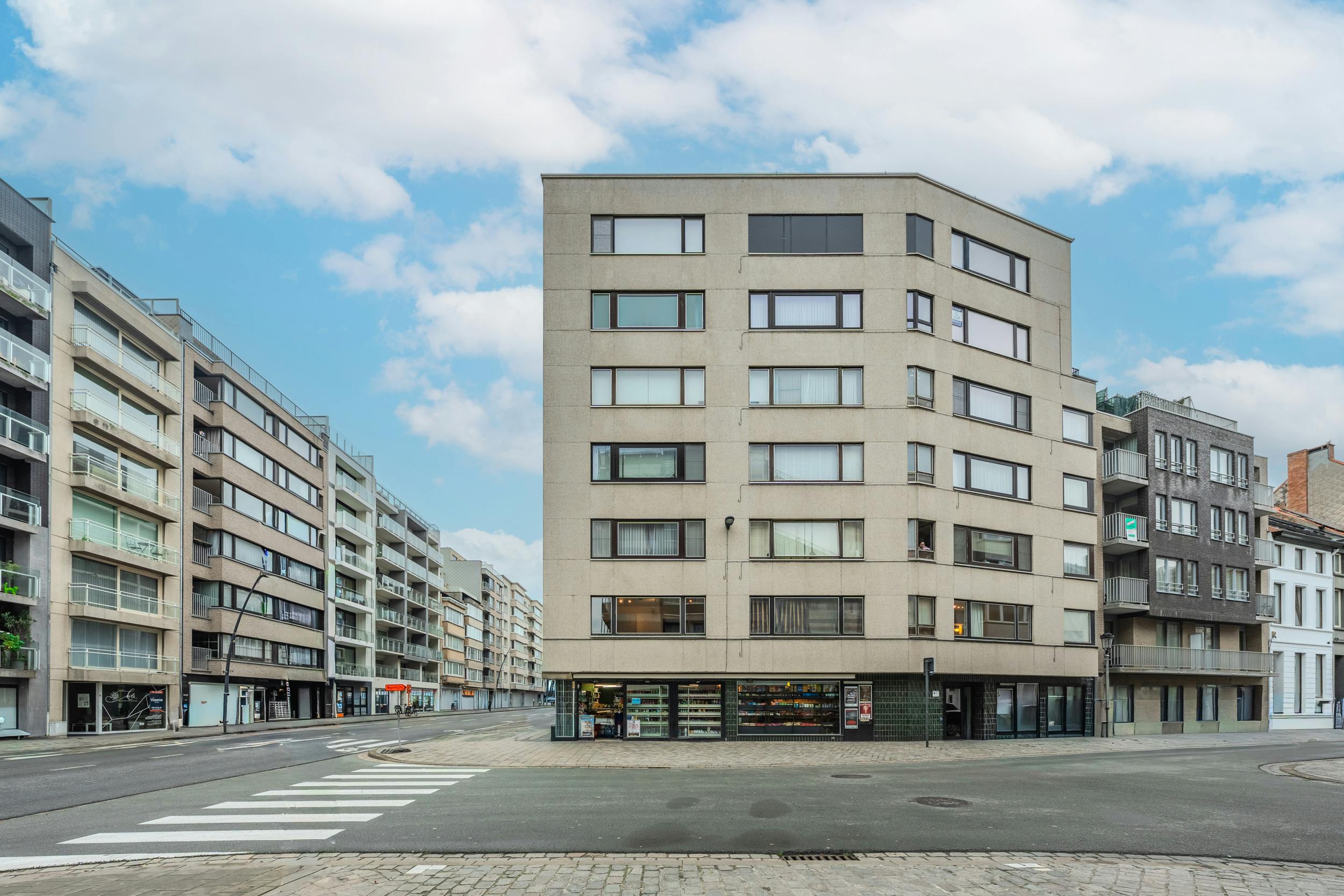 Lichtrijk 2-slaapkamer hoekappartement te koop te Oostende foto 14