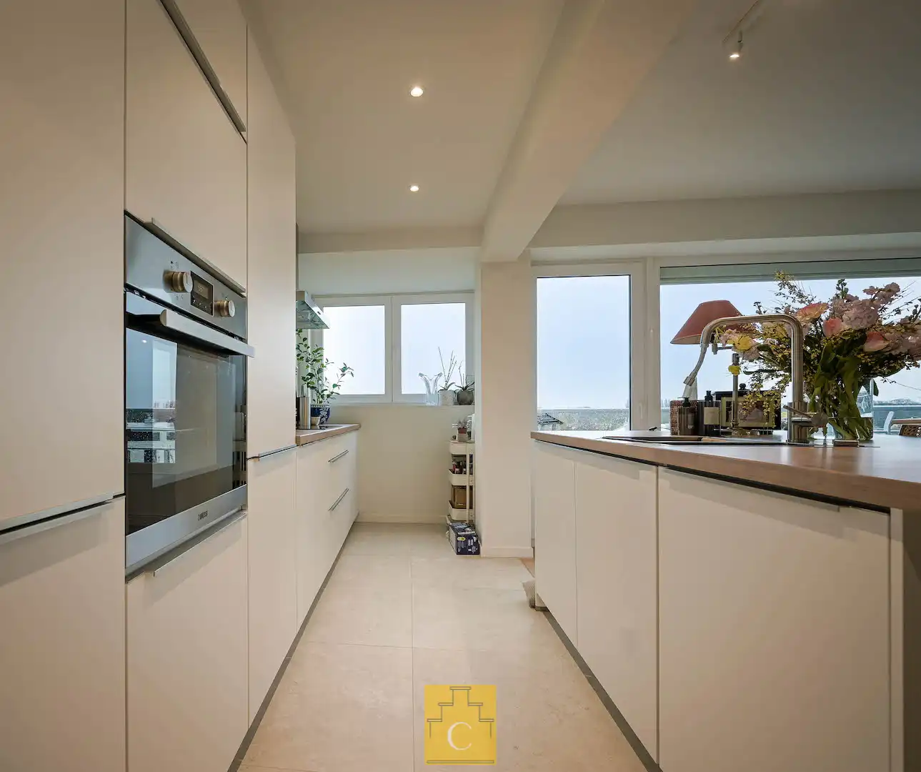 Stijlvol dakappartement met panoramisch uitzicht foto 9