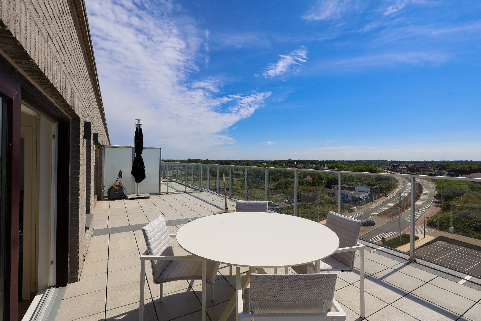 Penthouse met prachtig zonneterras en zeezicht! foto 16