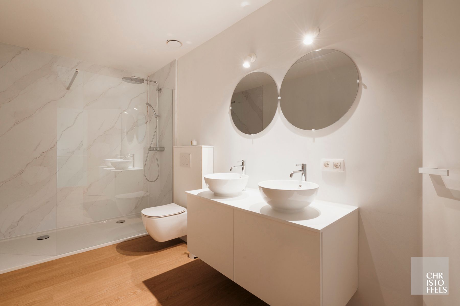 High-end gerenoveerde eigentijdse villa op een perceel van 4.379m² te Hasselt! foto 22