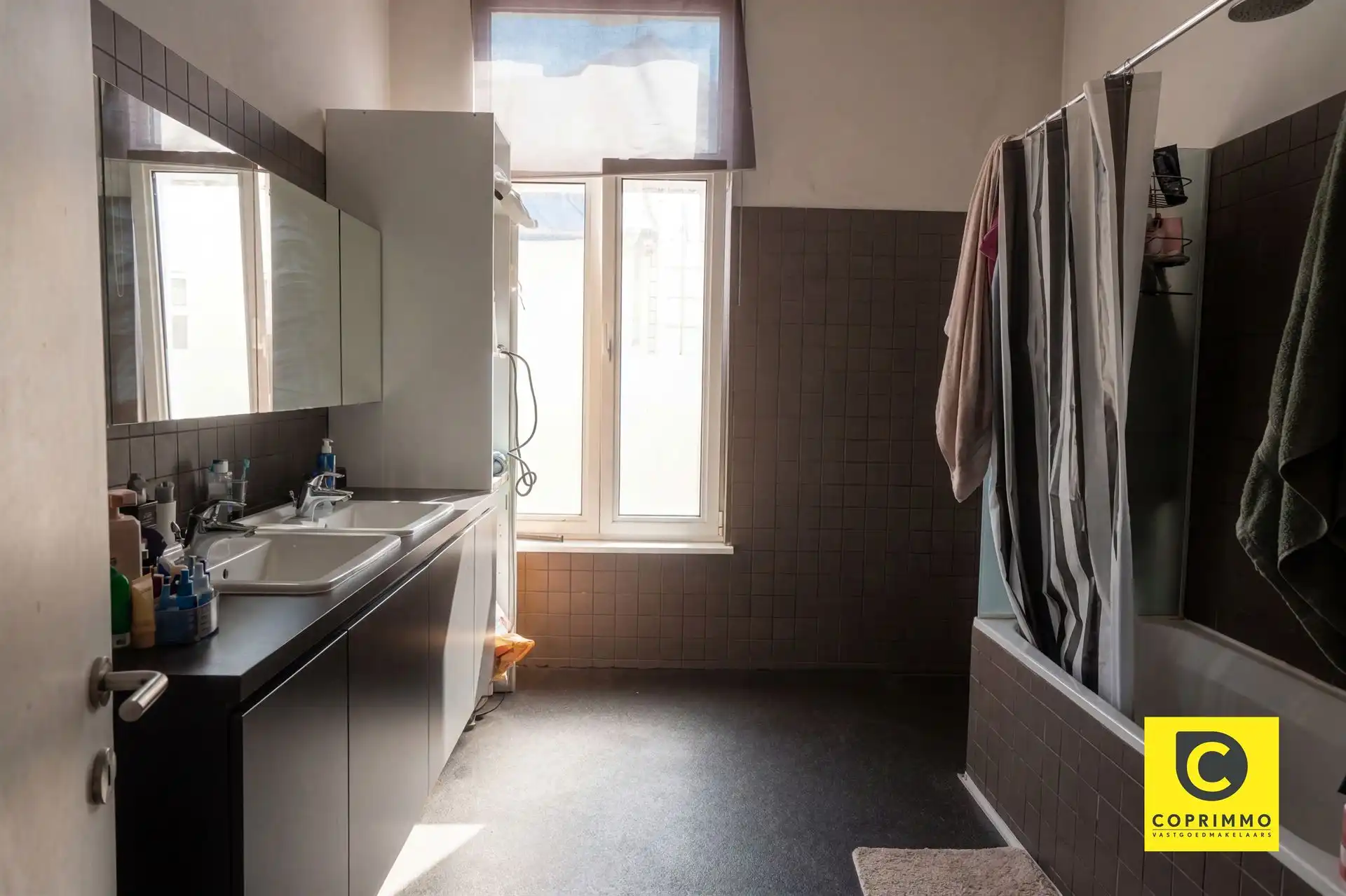  Lichtrijk hoekappartement met 2 volwaardige slaapkamers foto 6