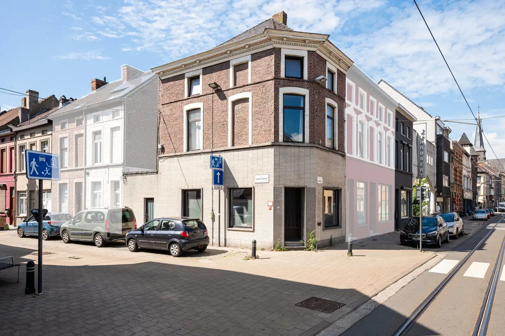 Te renoveren hoekwoning met tal van mogelijkheden op interessante ligging in Ledeberg! foto {{pictureIndex}}