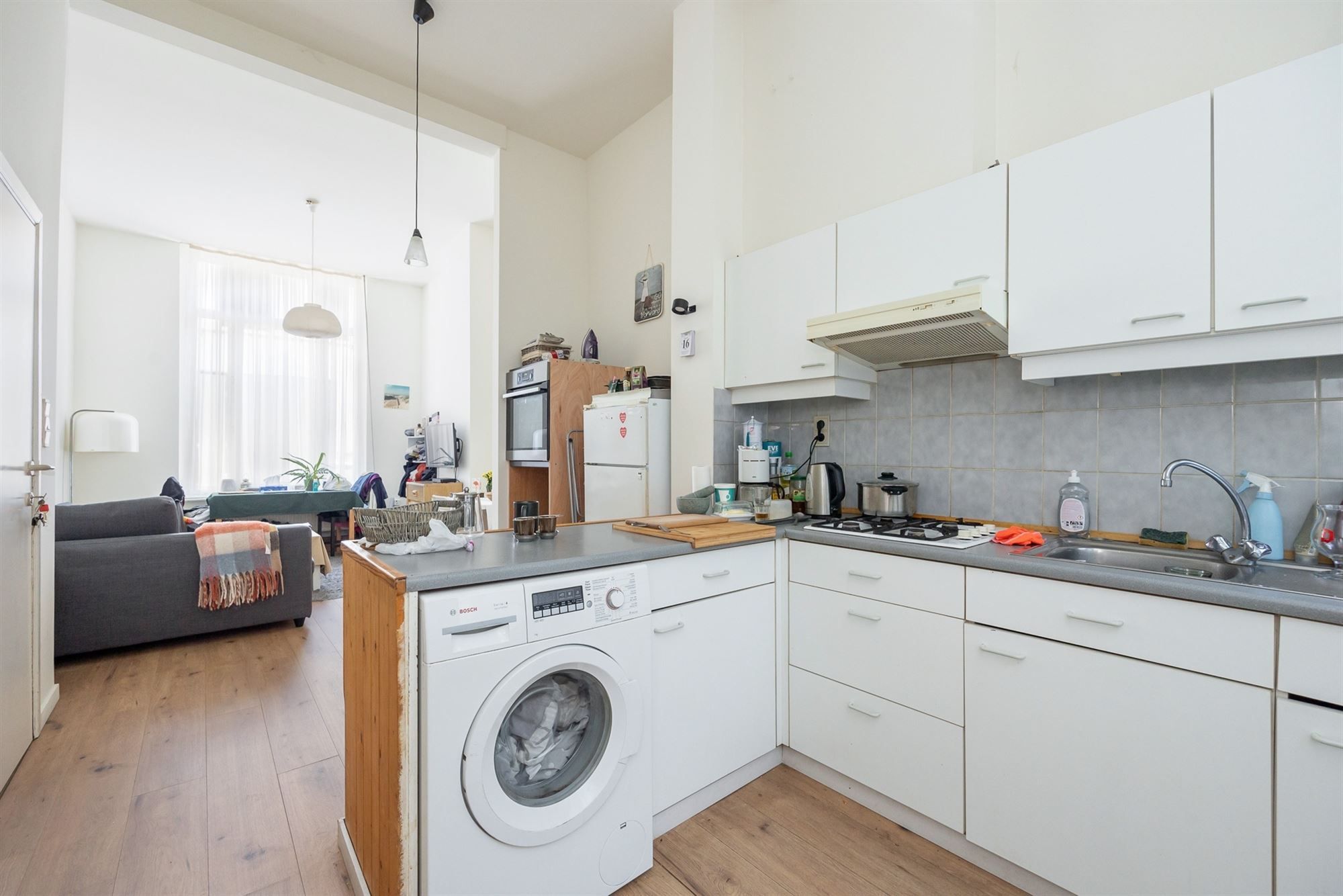 Karaktervolle burgerwoning met potentieel in geliefde buurt foto 5