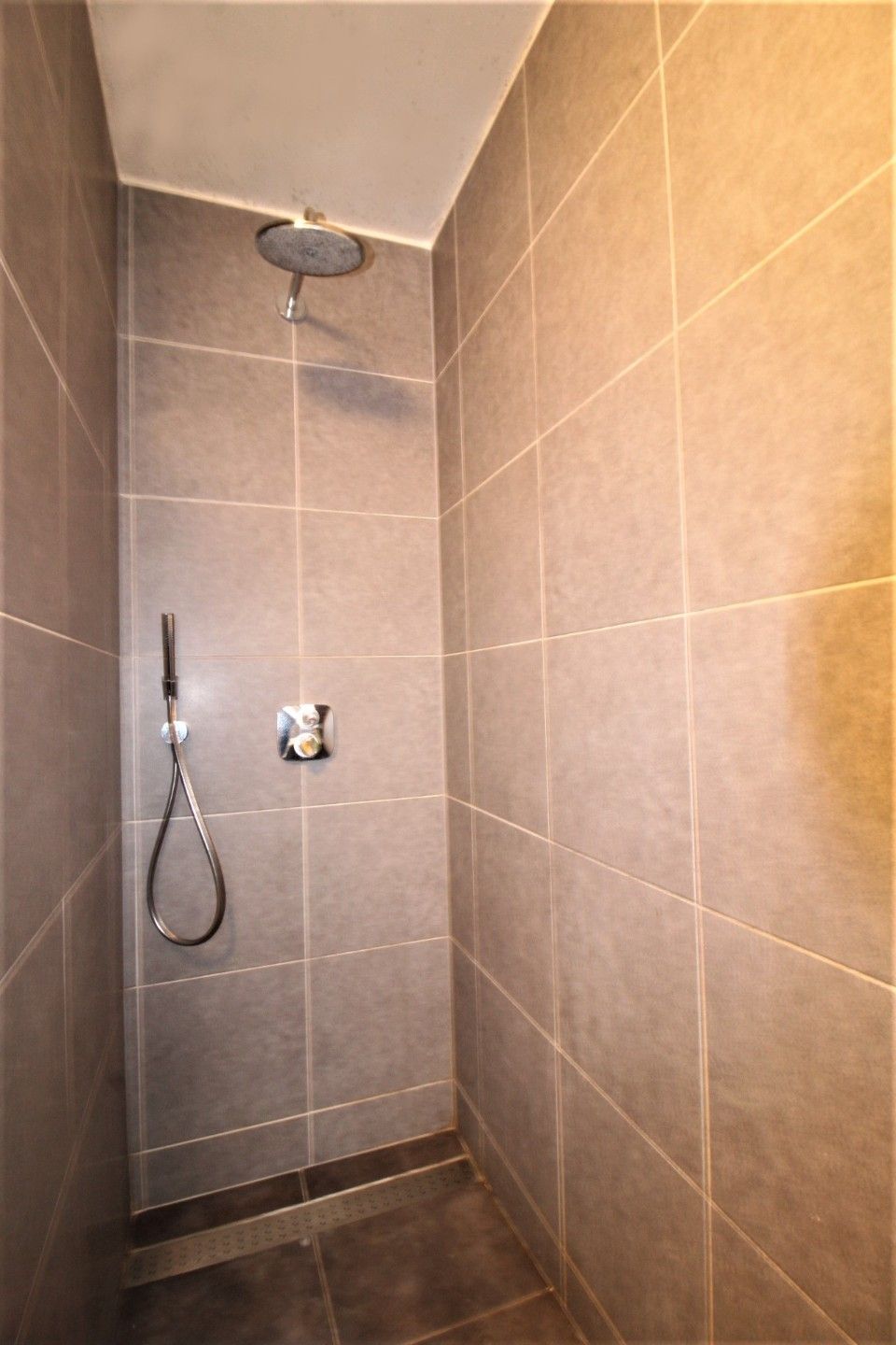 Ruime woning (205 m²) te huur in Oostrozebeke – centraal gelegen tussen Waregem en Tielt foto 13