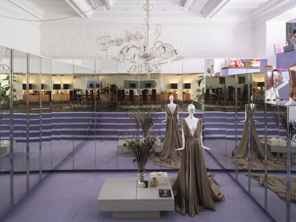 Imposant designappartement met loftallures nabij het Wintercircus en De Krook foto 2