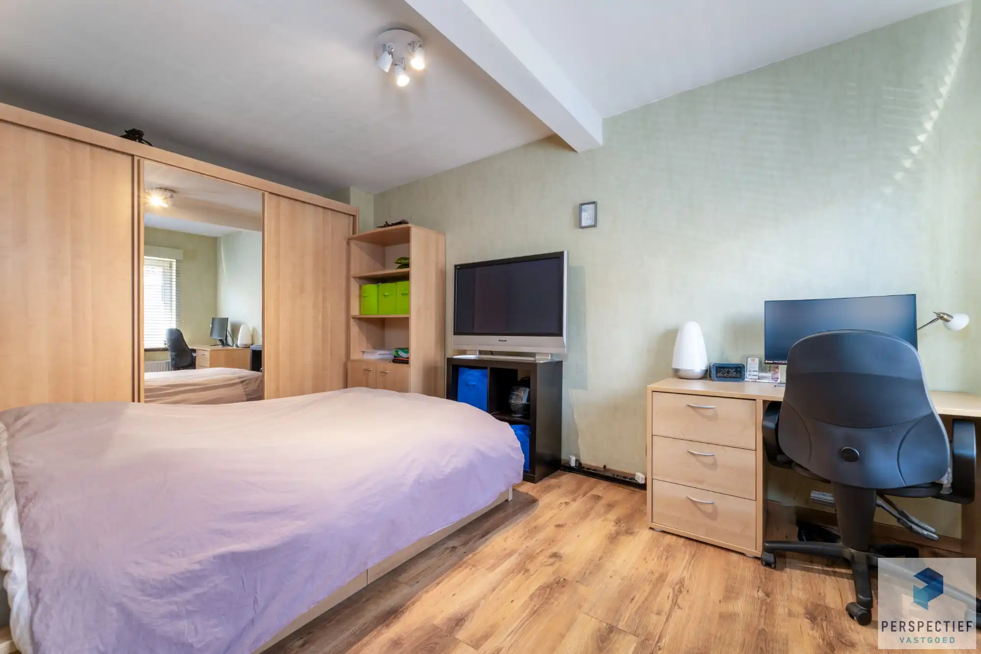 Ruime, instapklare woning met 4 slaapkamers, garage en magazijn op 970 m² foto 20