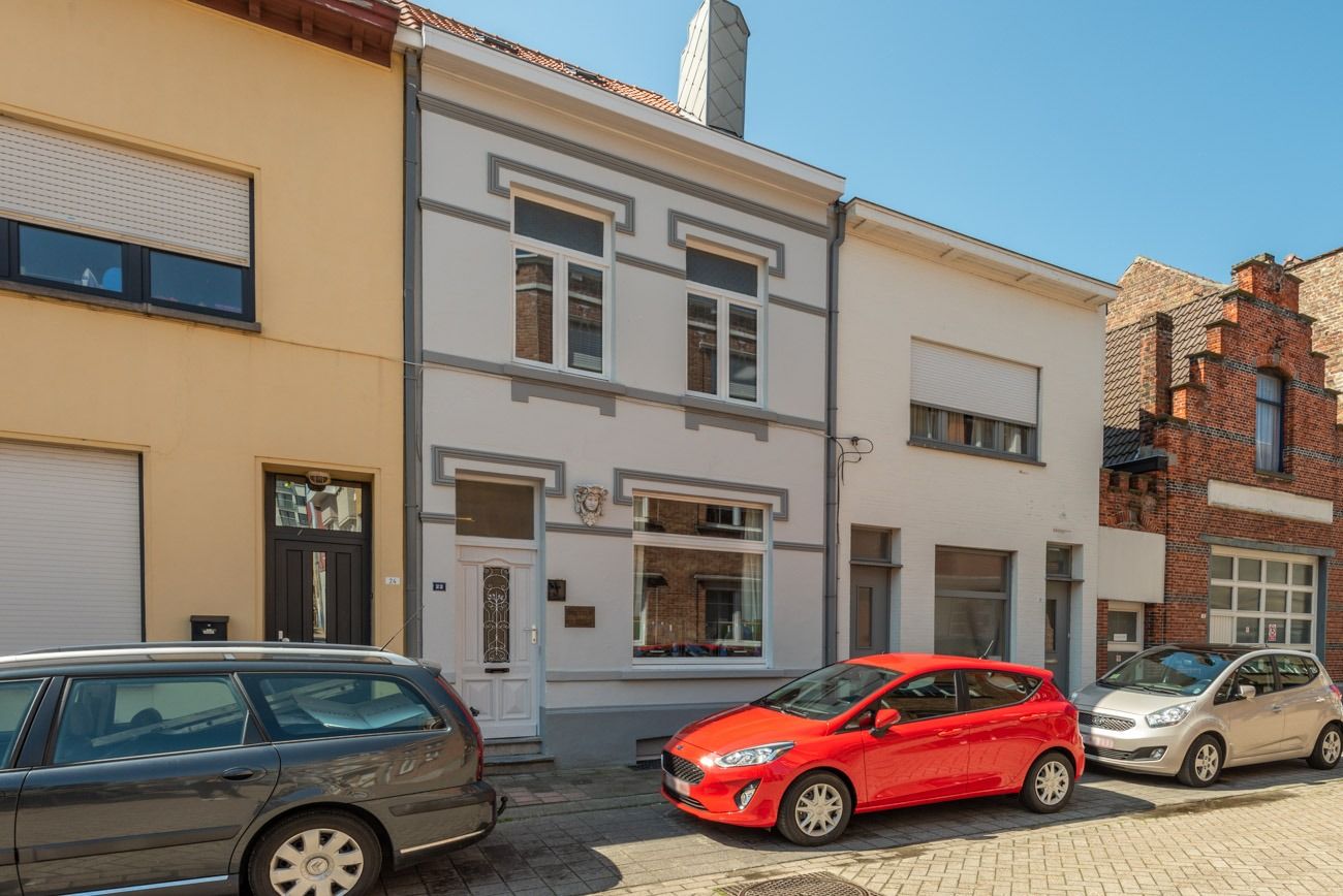 Karaktervolle herenwoning aan het Heldenplein, vlakbij het strand foto 1