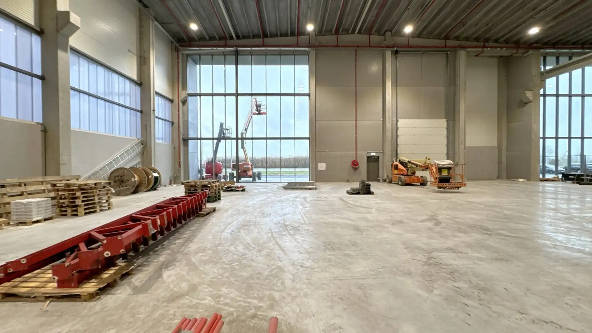 Nieuwbouw magazijn en kantoor te huur in West Port Zwijndrecht foto 3