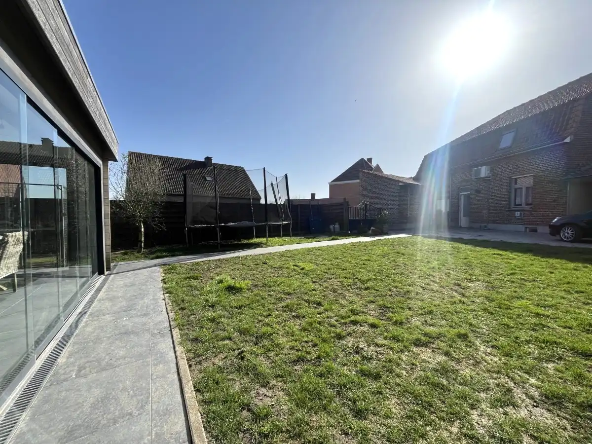 Passendale – Ruime hoekwoning met tuin, poolhouse en praktijkruimte foto 8