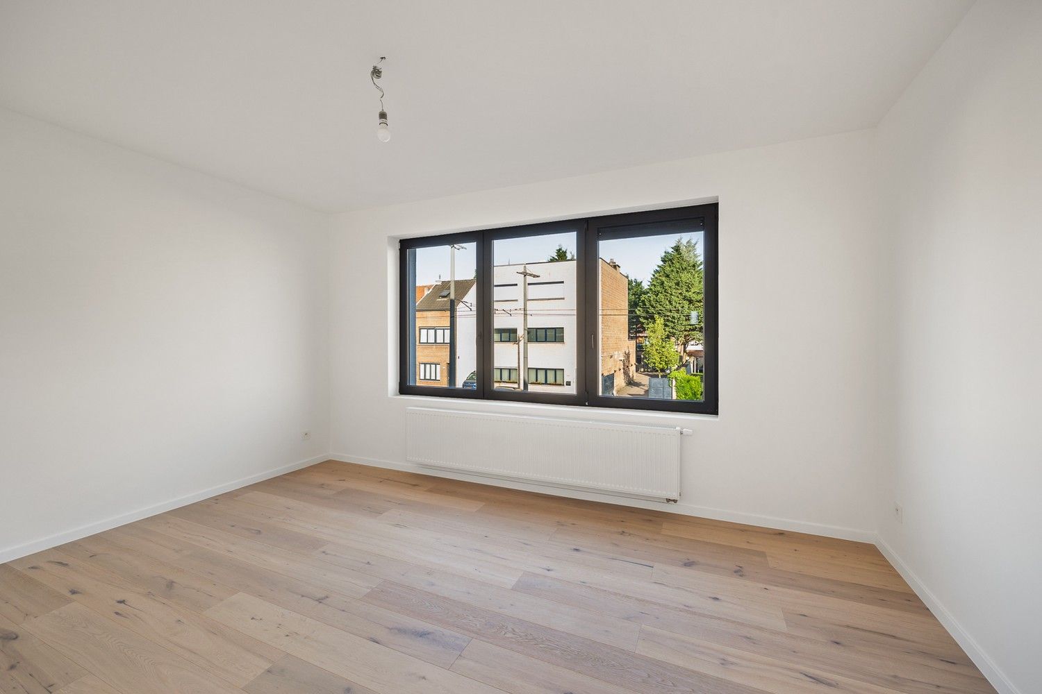 Kwalitatief in 2025 gerenoveerde eengezinswoning (±160m²) met 4 slaapkamers en een prachtige stadstuin - Zeer lage EPC-score! foto 19