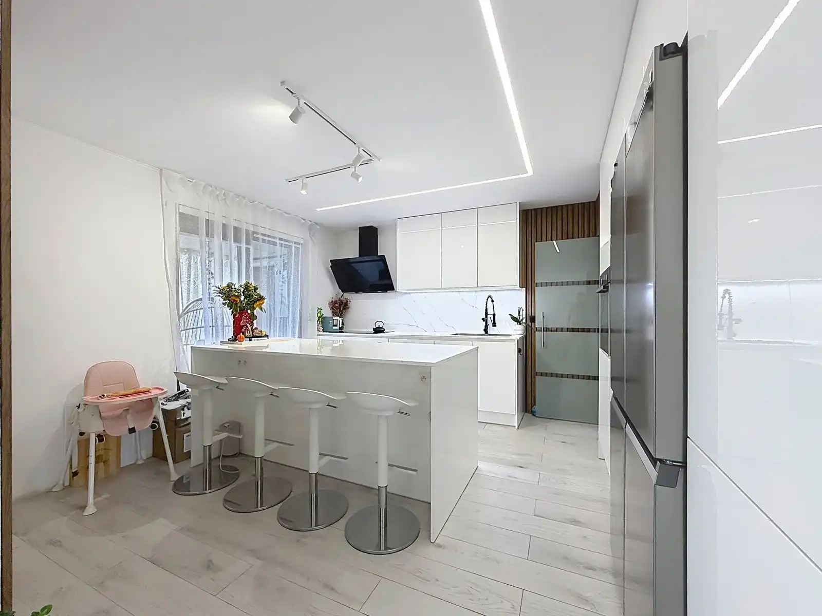 Uiterst ruim 3-SLK-appartement met terras, topligging! foto 7