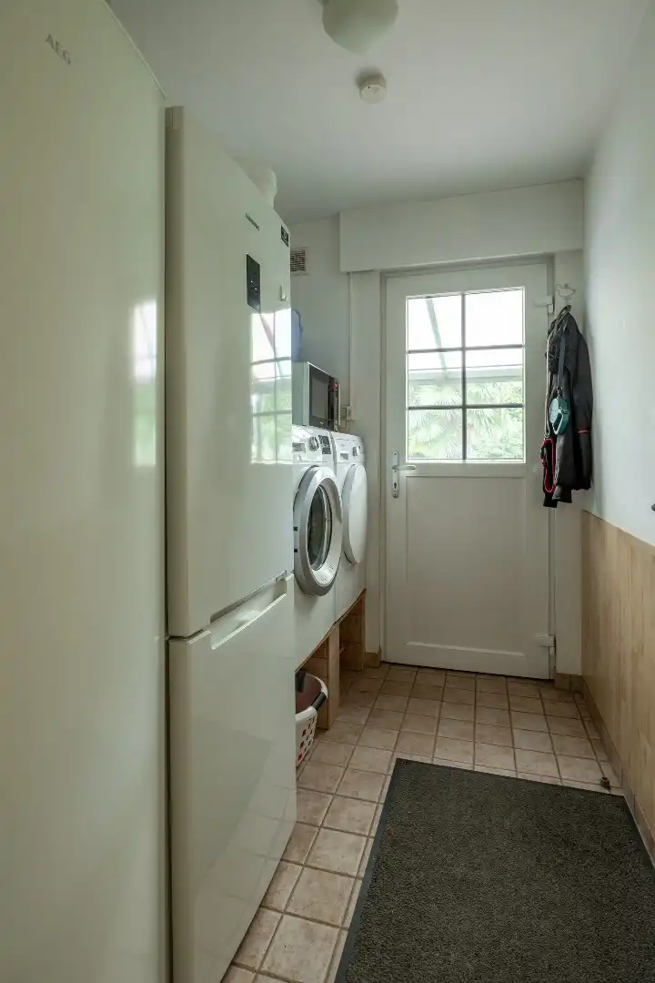 Goed onderhouden woning op een perceel van 8 are 19 ca foto 9