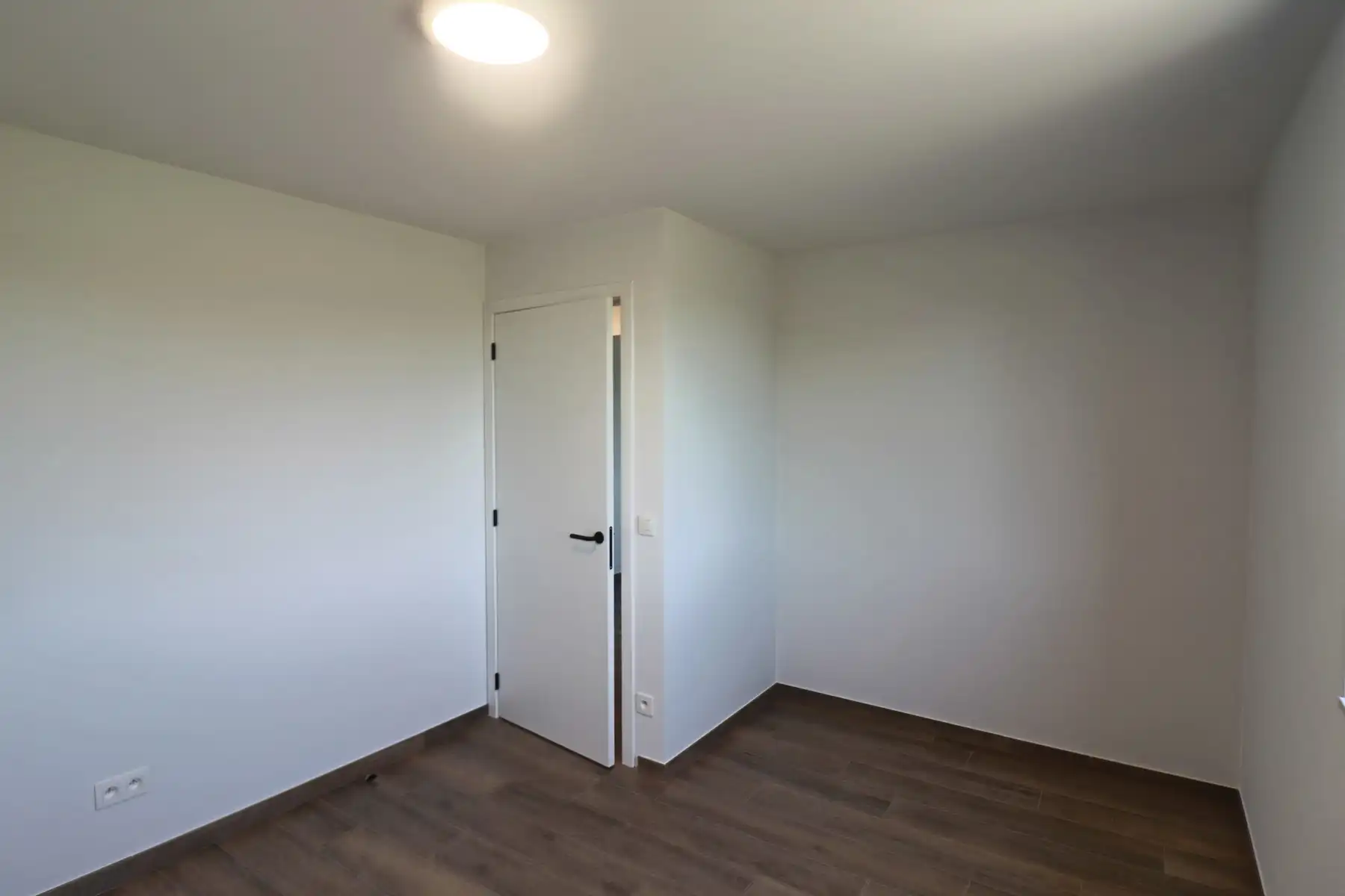 Energiezuinige nieuwbouwwoning met 4 slaapkamers, terras tuin en carport. foto 14