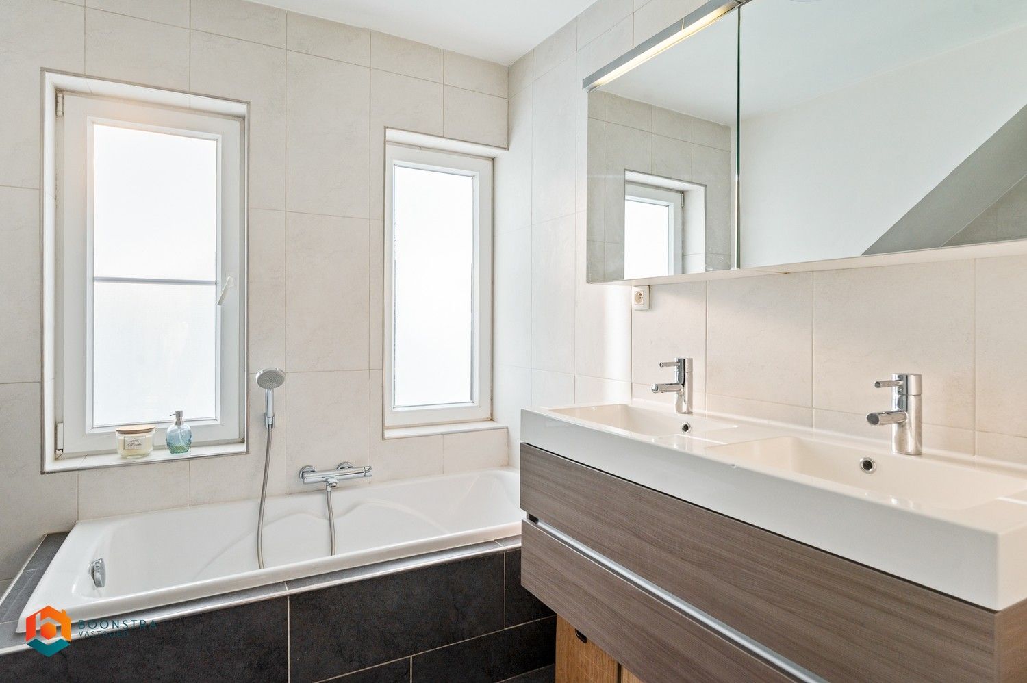 Instapklare woning met 2 slpkrs, tuin, garage en carport te Emblem foto 19