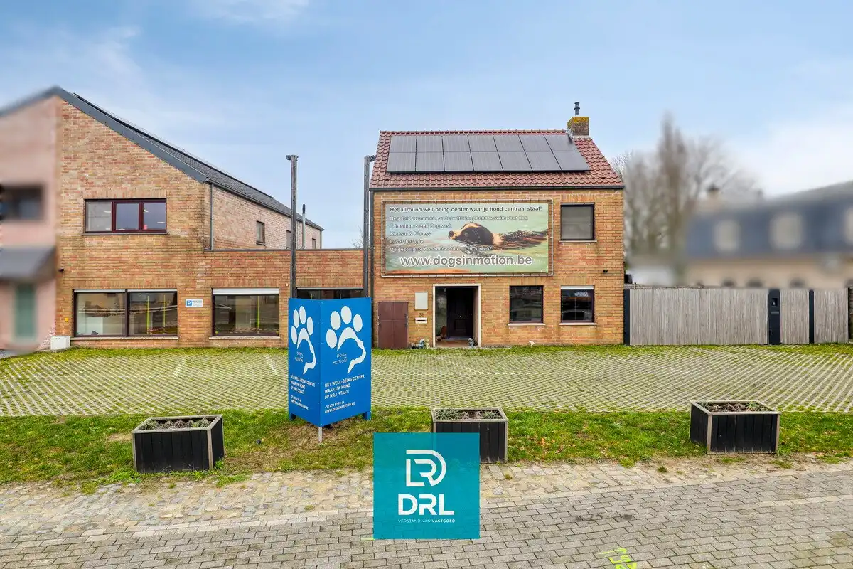 Uniek handelshuis met instapklare woning en binnenzwembad foto {{pictureIndex}}
